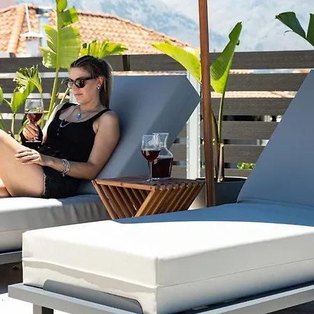 Elegant Roof Deck House With Jacuzzi * Episzkopí