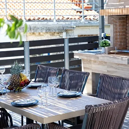 Elegant Roof Deck House With Jacuzzi Nyaraló