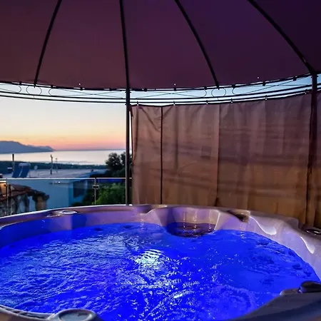 Elegant Roof Deck House With Jacuzzi * Episzkopí