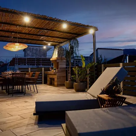 Elegant Roof Deck House With Jacuzzi