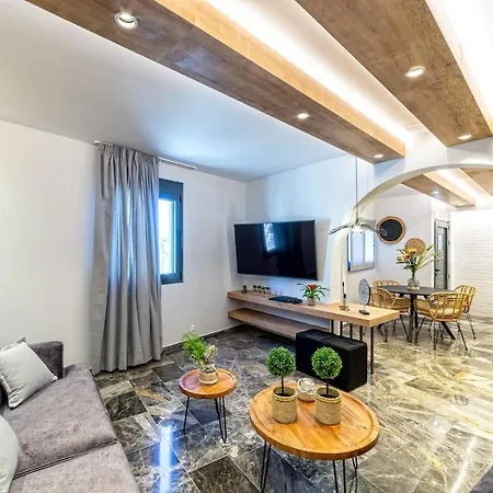 Holiday home Elegant Roof Deck House With Jacuzzi