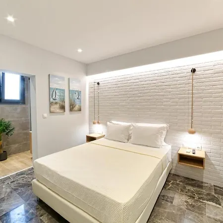 Elegant Roof Deck House With Jacuzzi